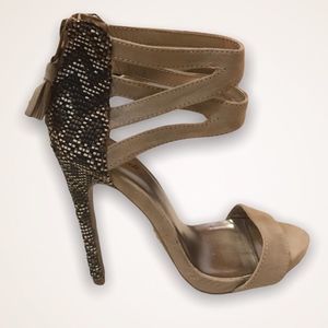 QUPID Faux Suede Zipper Back Straw Weaved Heels